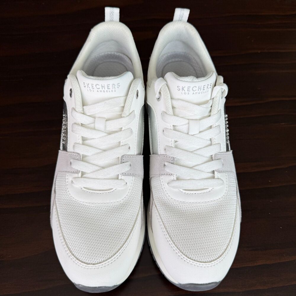Size 10 - Skechers Women's Runway Posh Gal Super Lightweight Retro Sneaker - Picture 2 of 12